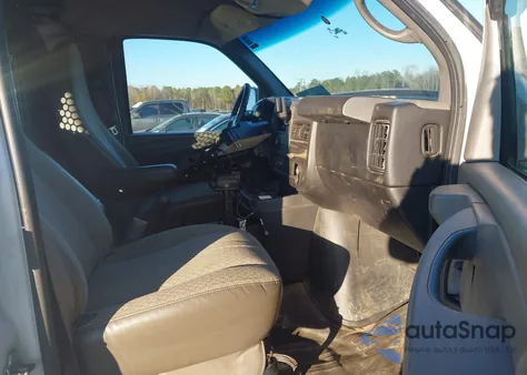 2011 Chevrolet Express 2500 Work Van z USA, uszkodzony, nr VIN 1GCWGFCB4B1124016